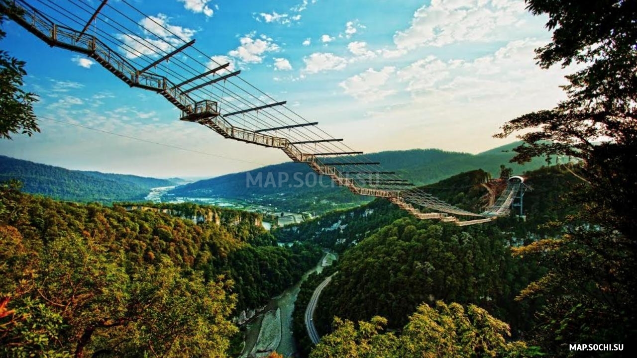 SkyBridge (СкайБридж, самый длинный пешеходный мост в мире), Современные, Достопримечательности, Цветные