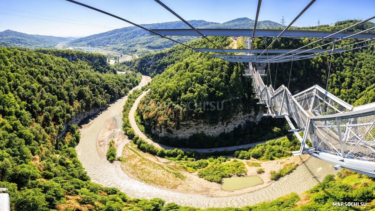 SkyBridge (СкайБридж, самый длинный пешеходный мост в мире), Современные, Достопримечательности, Цветные