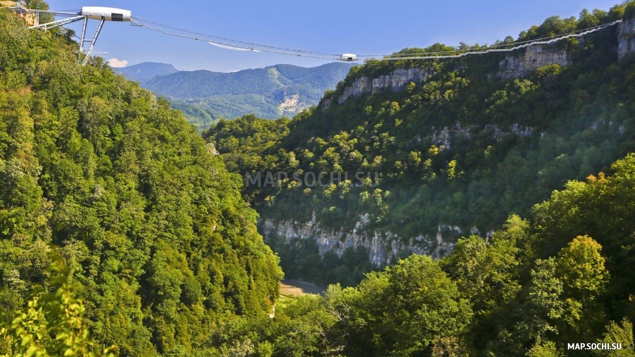 SkyBridge (СкайБридж, самый длинный пешеходный мост в мире), Современные, Достопримечательности, Цветные