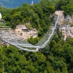 SkyBridge (СкайБридж, самый длинный пешеходный мост в мире), Современные, Достопримечательности, Цветные