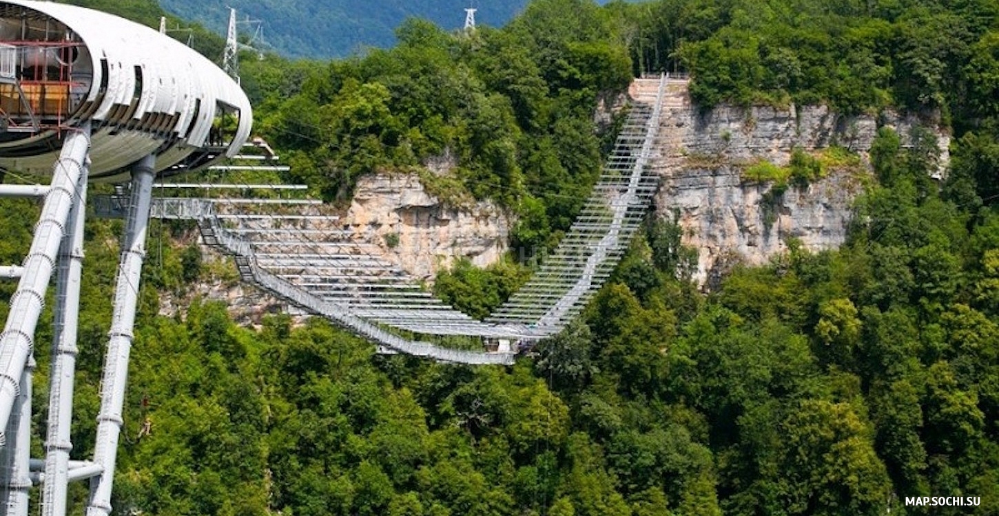 SkyBridge (СкайБридж, самый длинный пешеходный мост в мире), Современные, Достопримечательности, Цветные