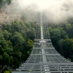 SkyBridge (СкайБридж, самый длинный пешеходный мост в мире), Современные, Достопримечательности, Цветные