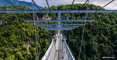 SkyBridge (СкайБридж, самый длинный пешеходный мост в мире)