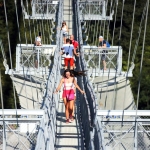 SkyBridge (СкайБридж, самый длинный пешеходный мост в мире), Современные, Достопримечательности, Цветные