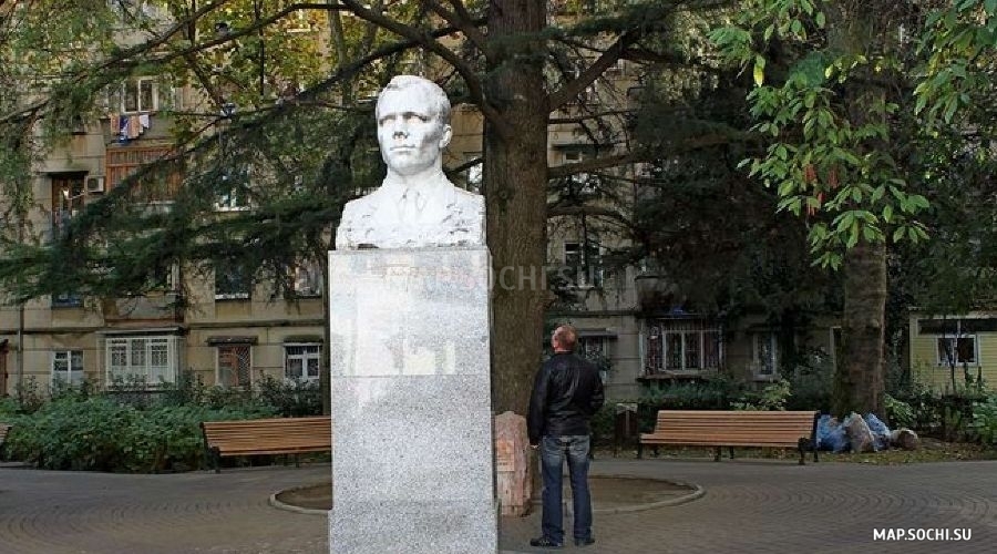 Памятник Юрию Гагарину, Современные, Достопримечательности, Цветные