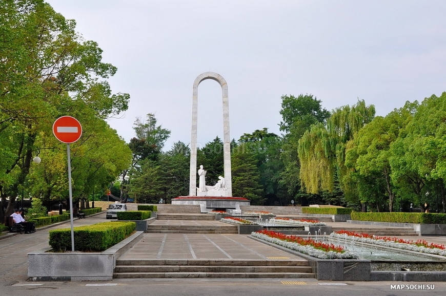 Подвиг во имя жизни, Современные, Достопримечательности, Цветные