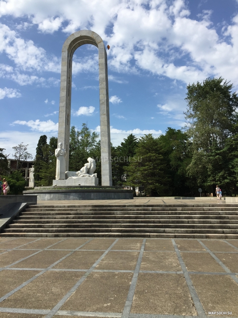 Подвиг во имя жизни, Современные, Достопримечательности, Цветные