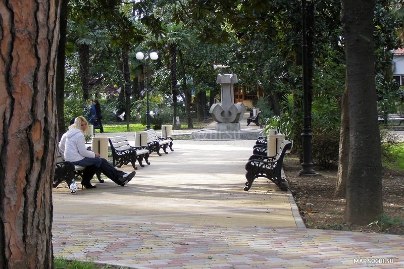 Поцелуевский сквер, Современные, Достопримечательности, Цветные