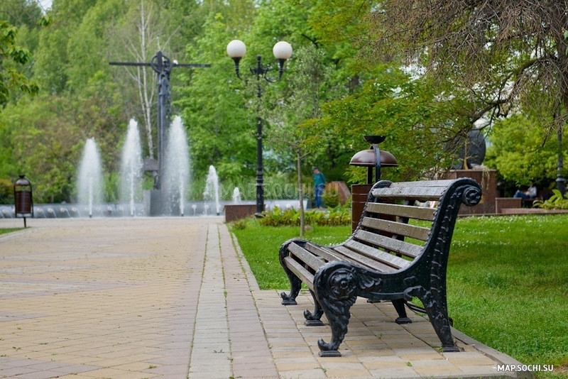 Комсомольский сквер, Современные, Достопримечательности, Цветные