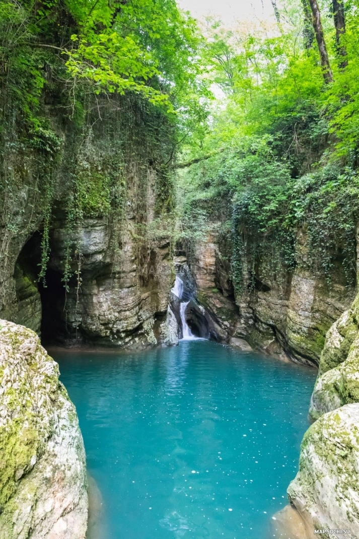 Агурские водопады, Современные, Достопримечательности, Цветные