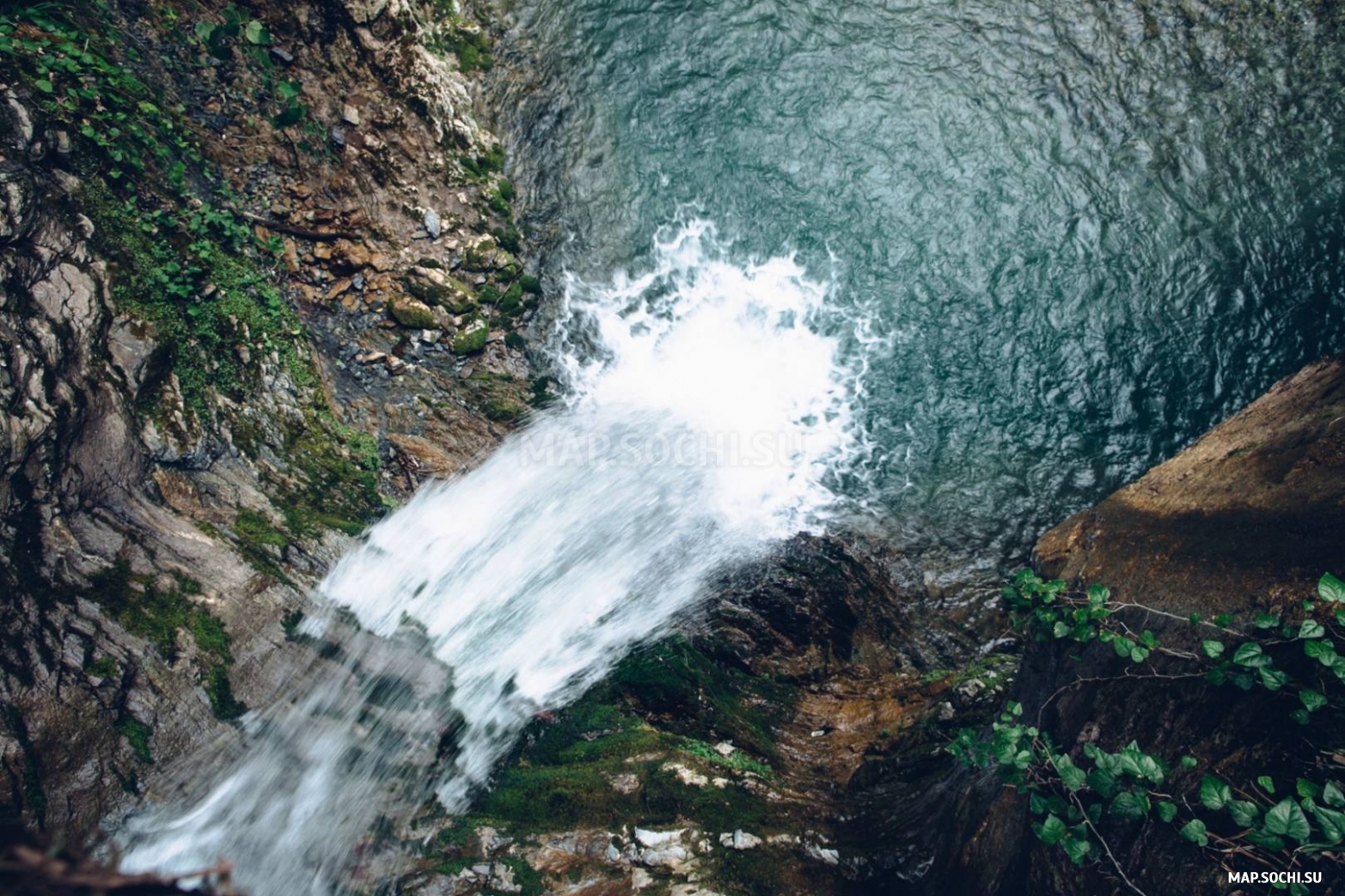 Водопад Ажек, Современные, Достопримечательности, Цветные