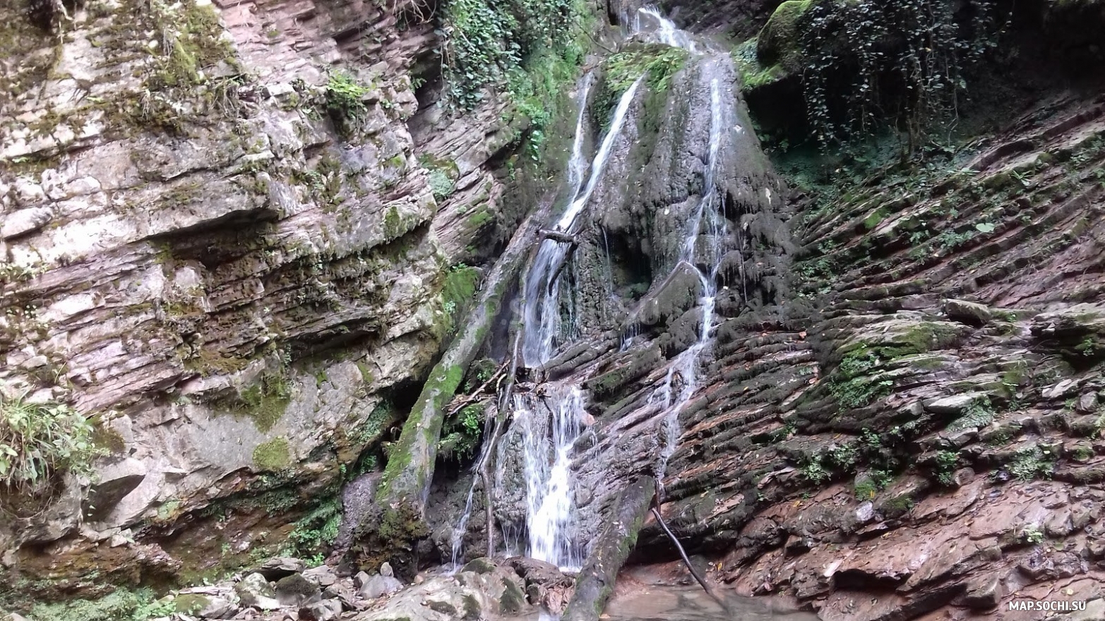 Водопад Ажек, Современные, Достопримечательности, Цветные