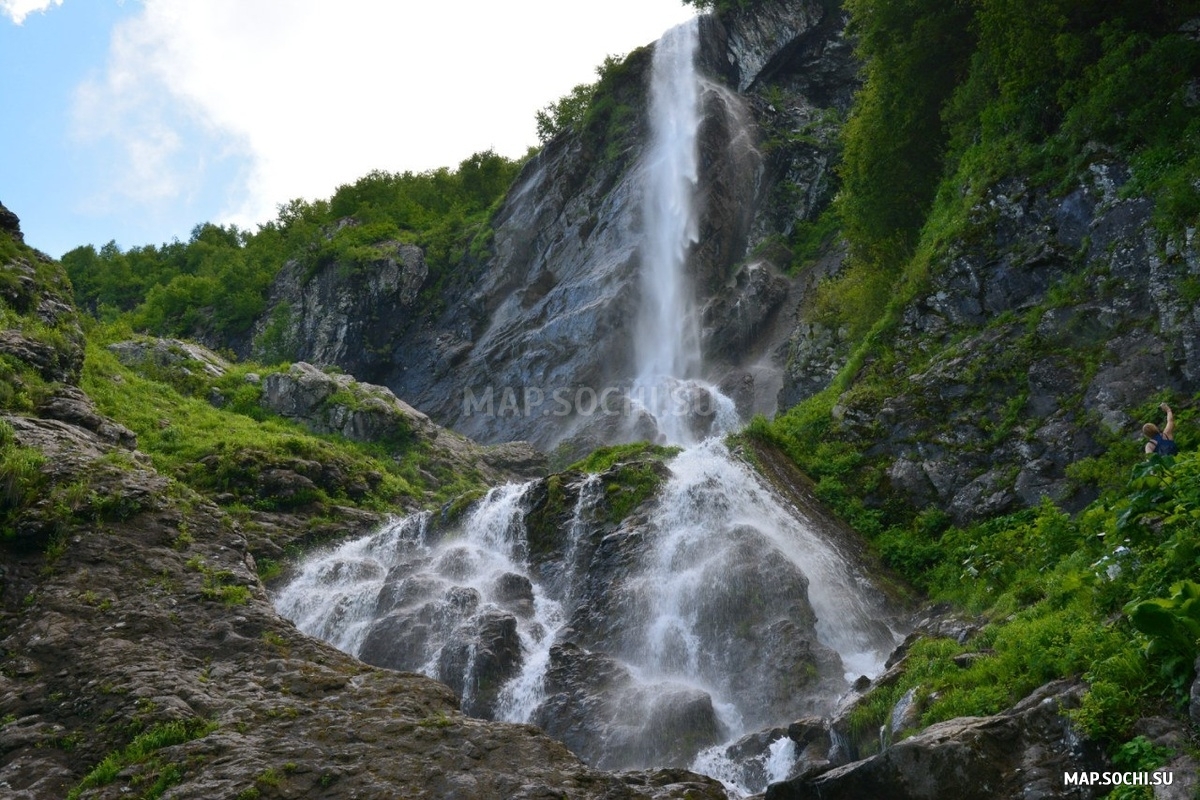 Водопад Поликаря, Современные, Достопримечательности, Цветные