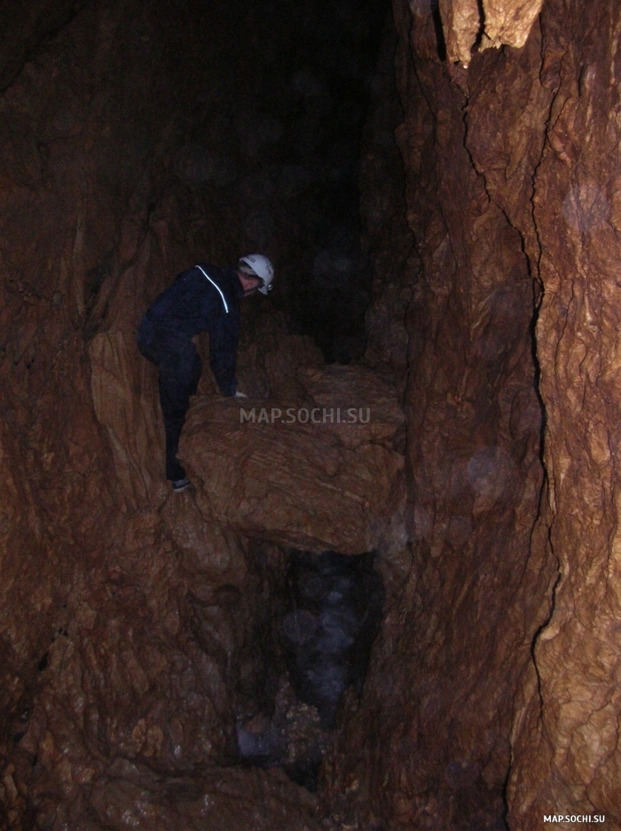 Ацинская пещера, Современные, Достопримечательности, Цветные